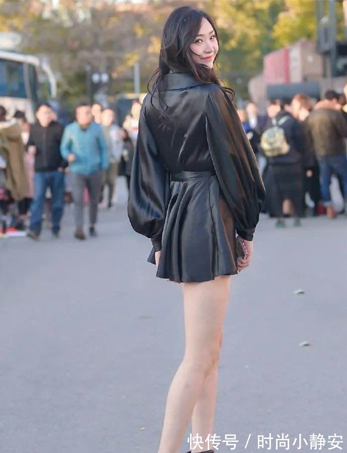 穿搭 “皮衣裙”虽然闷热，但是为了展现“铅笔腿”，贵妇这也是蛮够拼的