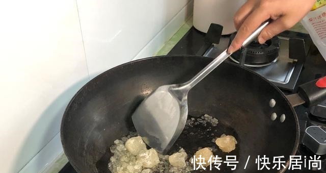 炒糖色时,第一步就“放糖”方法不对,难怪焦糖色还发苦!