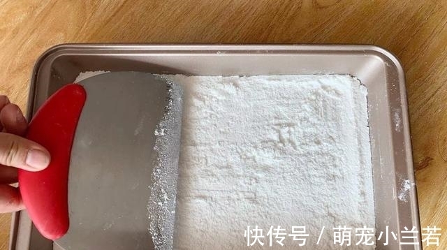 3勺粘米粉1勺糯米粉,搅一搅蒸一蒸,软糯香甜,好吃到停不下来
