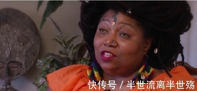 女性|头发最长的女性,出门头发都要装包里,洗一次头要几瓶洗发水