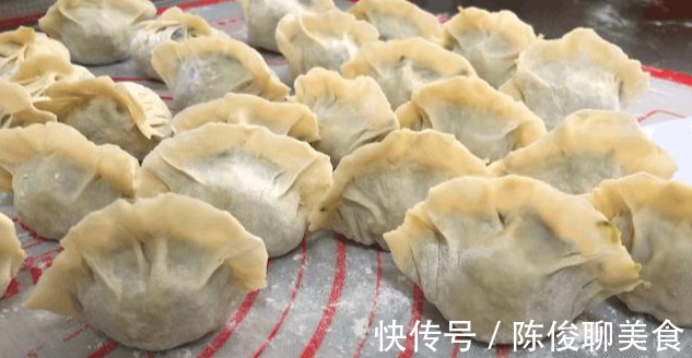 萝卜素馅饺子,这样调的饺子馅,比肉馅还好吃,和面调馅做法详解