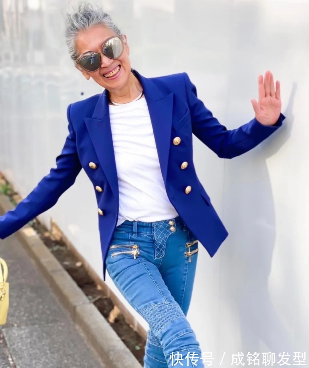 白色衬衫|年过七十的“网红奶奶”，靠穿搭圈粉无数，比年轻人还有潮范儿