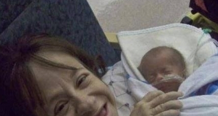 警告|全球身材最矮小的母亲仅70厘米,不听医生警告拿命生下三个孩子