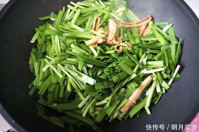 这菜是“推粪机”，清肠刮油，吃一次排空黑宿便，轻松又舒坦