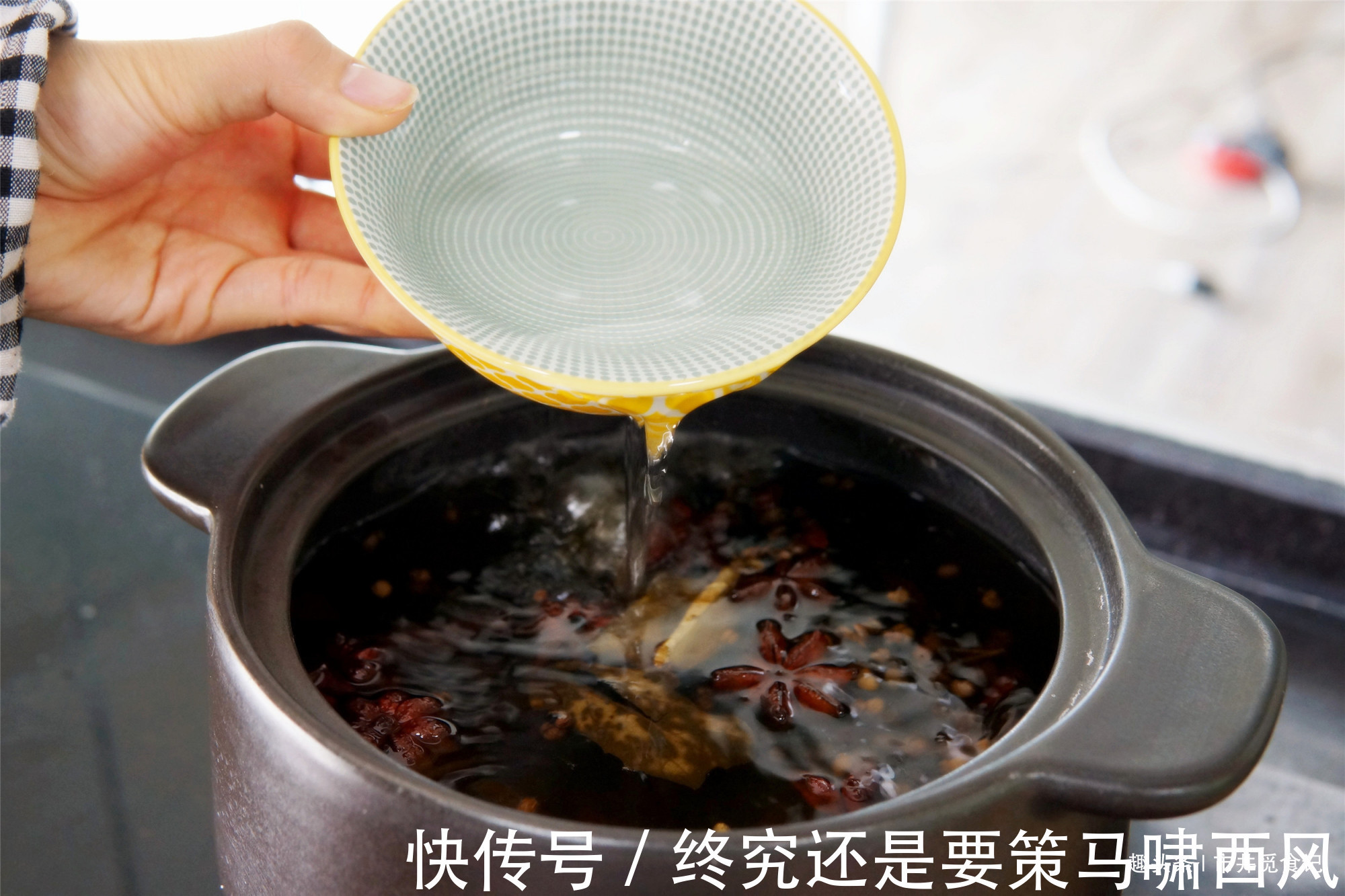 腌咸鸭蛋,奶奶用了几十年的办法,个个流油起沙,干干净净不用泥