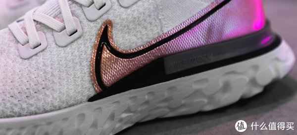 亚瑟士 穿了一年耐克突然换成亚瑟士,跑完五公里后,高下立判!