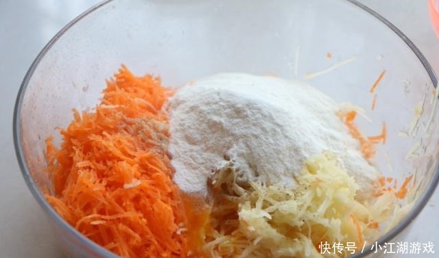 1个土豆1根胡萝卜，这做法百吃不厌，每周必做，每次1盘不够吃！