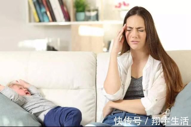 饥渴症|为何宝宝要“盘”妈妈才睡得着？其实是“隐性饥饿”，想改也不难