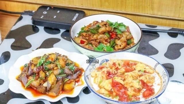 番茄炒蛋|晒晒我下班到家做的晚餐,3个菜成本30块,在饭店80都吃不到