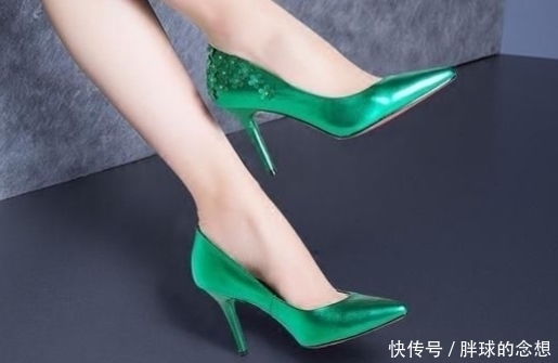 细跟鞋让女性展示出柔美的一面,能够让女人的步伐优雅起来!