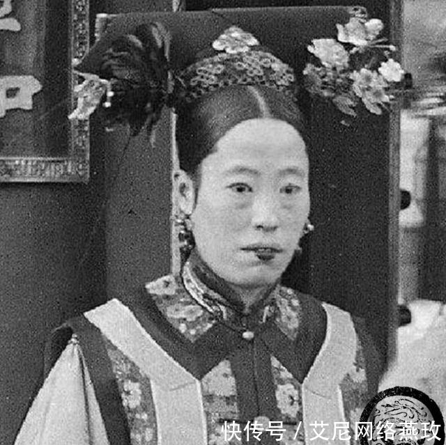 叶赫那拉|慈禧家族女眷老照片:图一是光绪帝亲生母亲,图三长得很漂亮