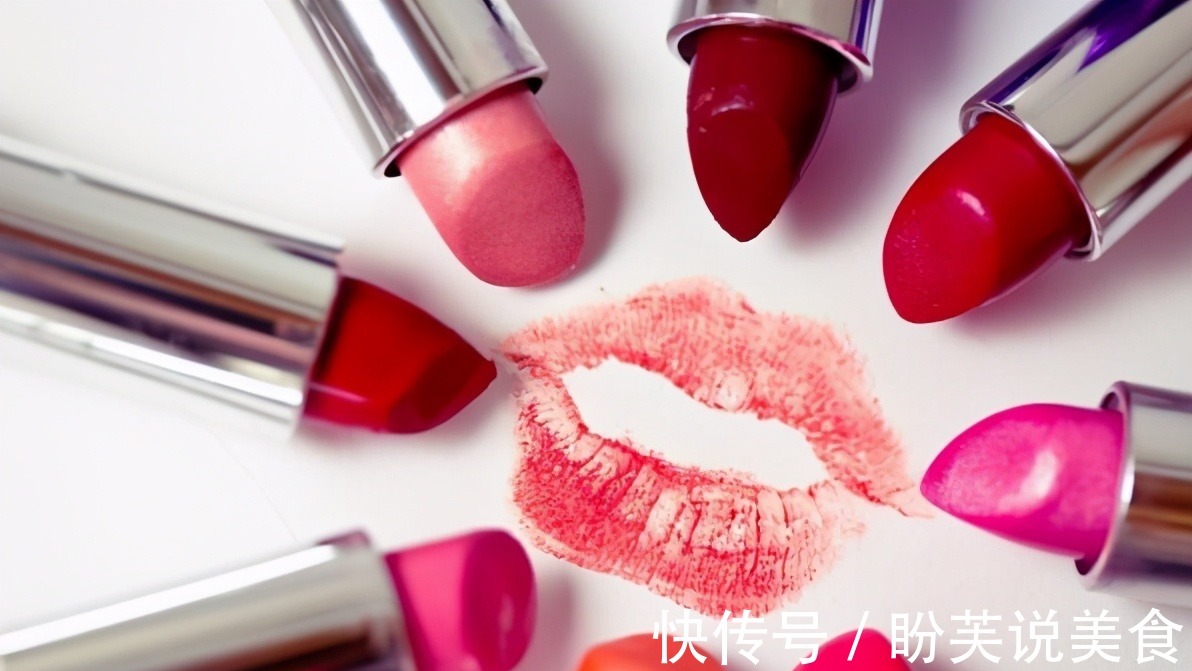 嘴唇 女人涂口红时,要改掉这4个坏习惯,不然再贵的口红都掉色粘杯