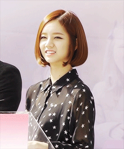 |搞笑GIF:妹子,我就想看看你怎么出来!