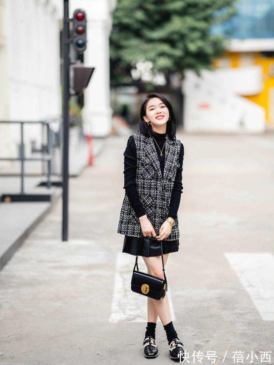 小香风|秋季如何穿才优雅又时髦?建议穿小香风外套,搭配半身裙知性高级
