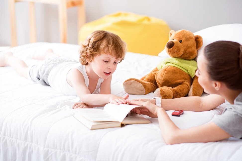 装睡|不吼睡、不哄睡,如何让孩子晚上自己睡?一个字:“装”就得了