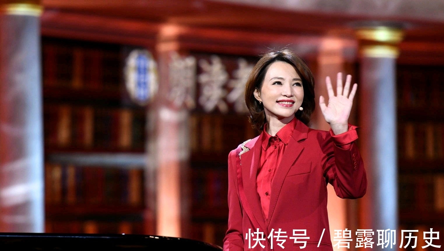 故事里的中國|《朗讀者》時(shí)隔三年再次回歸央1周六黃金檔,最大的亮點(diǎn)董卿還在