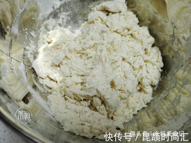 馒头|我家面粉从不蒸馒头,试试这做法,1次做8个,出锅瞬间扫光,赞