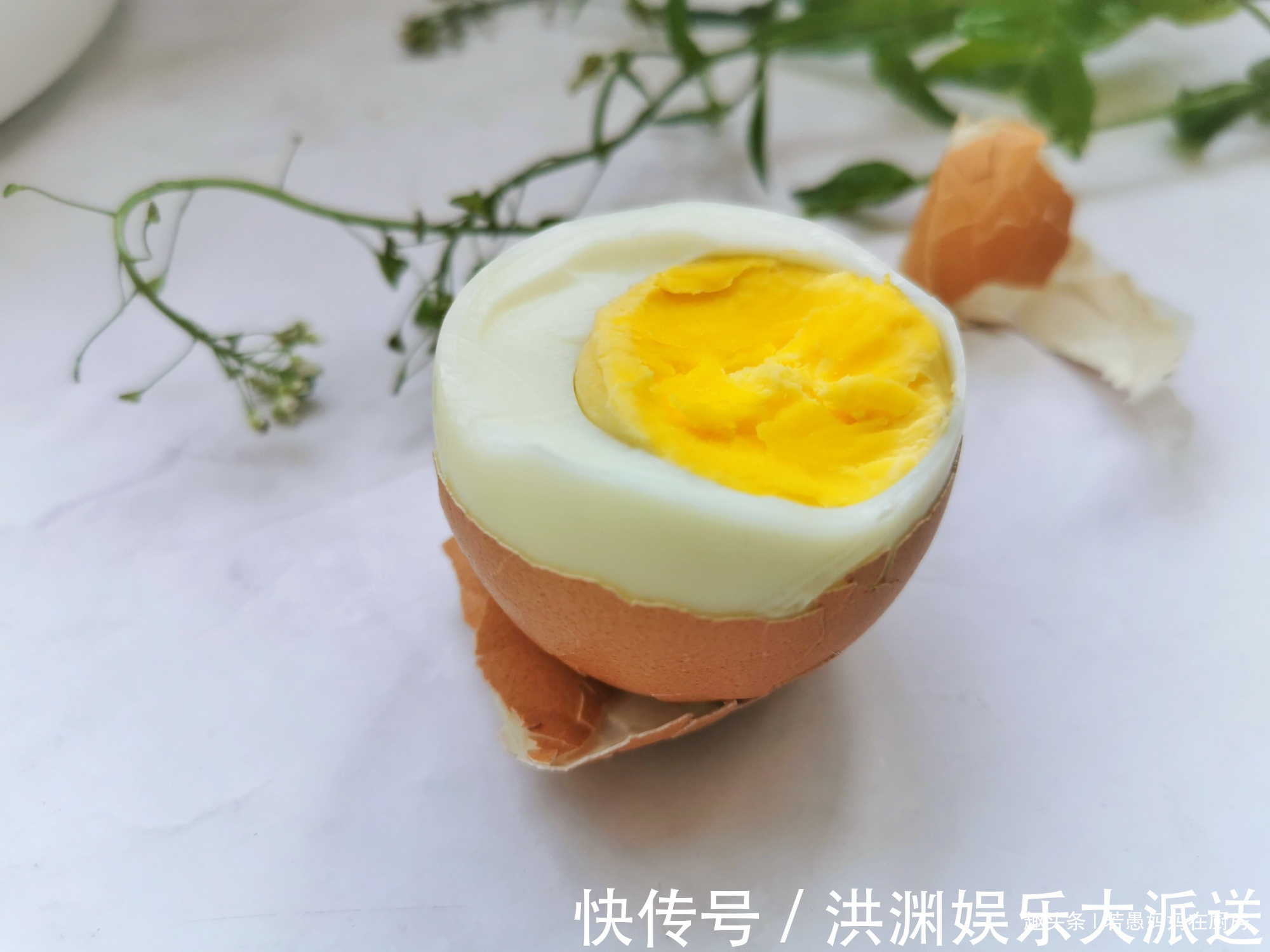 煮鸡蛋该用冷水还是热水教你煮鸡蛋的3个小窍门,不粘壳还好剥
