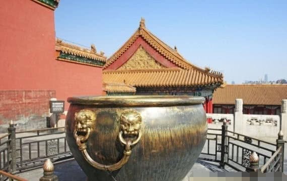  地板|皇帝的“办公室”养心殿，为何常年阴冷潮湿？专家打开地板找到答案