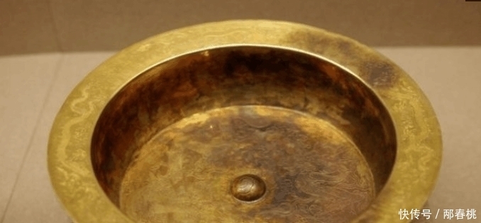 a6264|晒晒郭沫若力主发掘明定陵出土的文物: 如今龙袍发黑碎裂