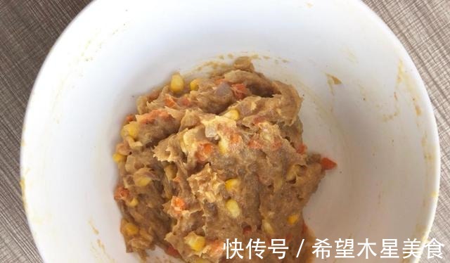 好吃|鸡肉做成丸子,简单煎一煎,外酥里软,一口一个真好吃!