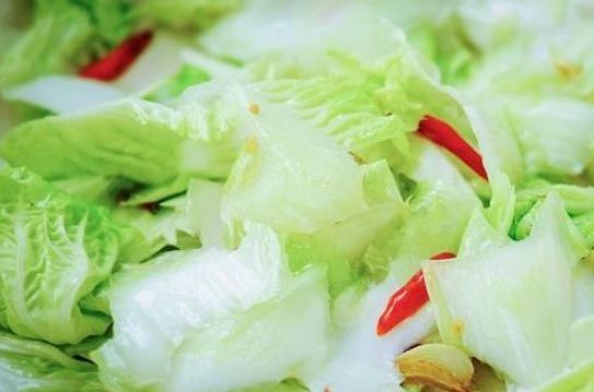 炒白菜时，切好直接炒就错了！多做1步，鲜美脆爽入味，还不出水