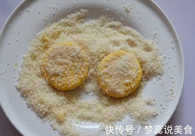 做南瓜饼,不要再用面粉了,用它做,南瓜饼松软可口,还非常香