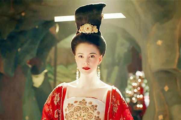 金玉良缘#薛宝钗被叫杨妃为何恼羞成怒?一招金蝉脱壳,把脏水泼到黛玉身上