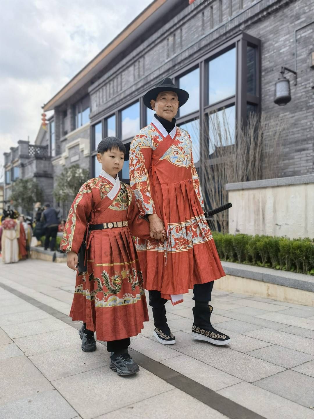 小景烁#汉服秀迎新春“点燃”四川自贡国潮热 汉服达人讲述爱上汉服的故事