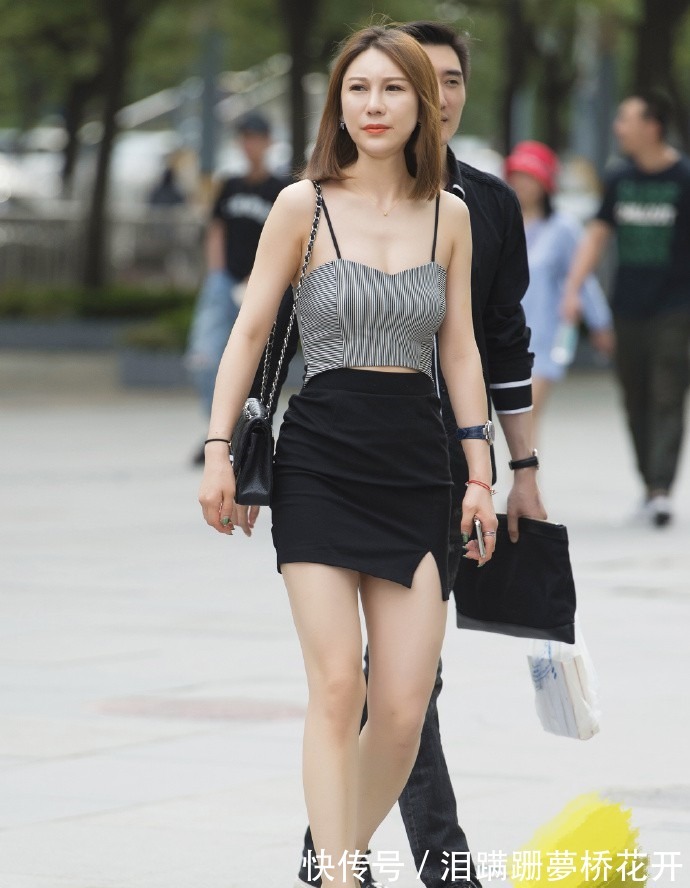 高跟鞋|还在穿纯色高跟鞋嘛现在不给鞋子加点“颜色”，真不好意思穿出门