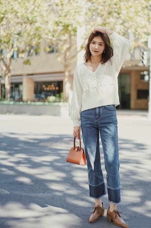 毛衣下面别穿阔腿裤，今年“毛衣+直筒裤”正流行，小个子也适合