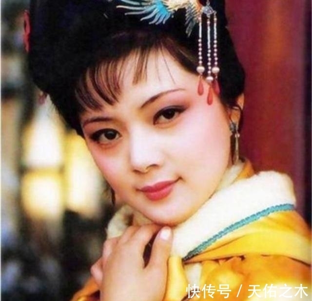 薛宝钗$谁给王夫人告密,充当她的心耳神意?不是袭人,也不是麝月