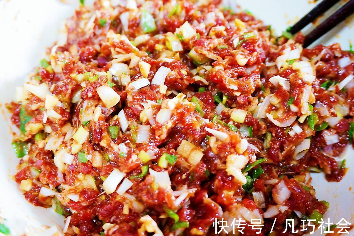 芹菜锅贴|又香又脆的牛肉芹菜锅贴，美味可口，制作简单