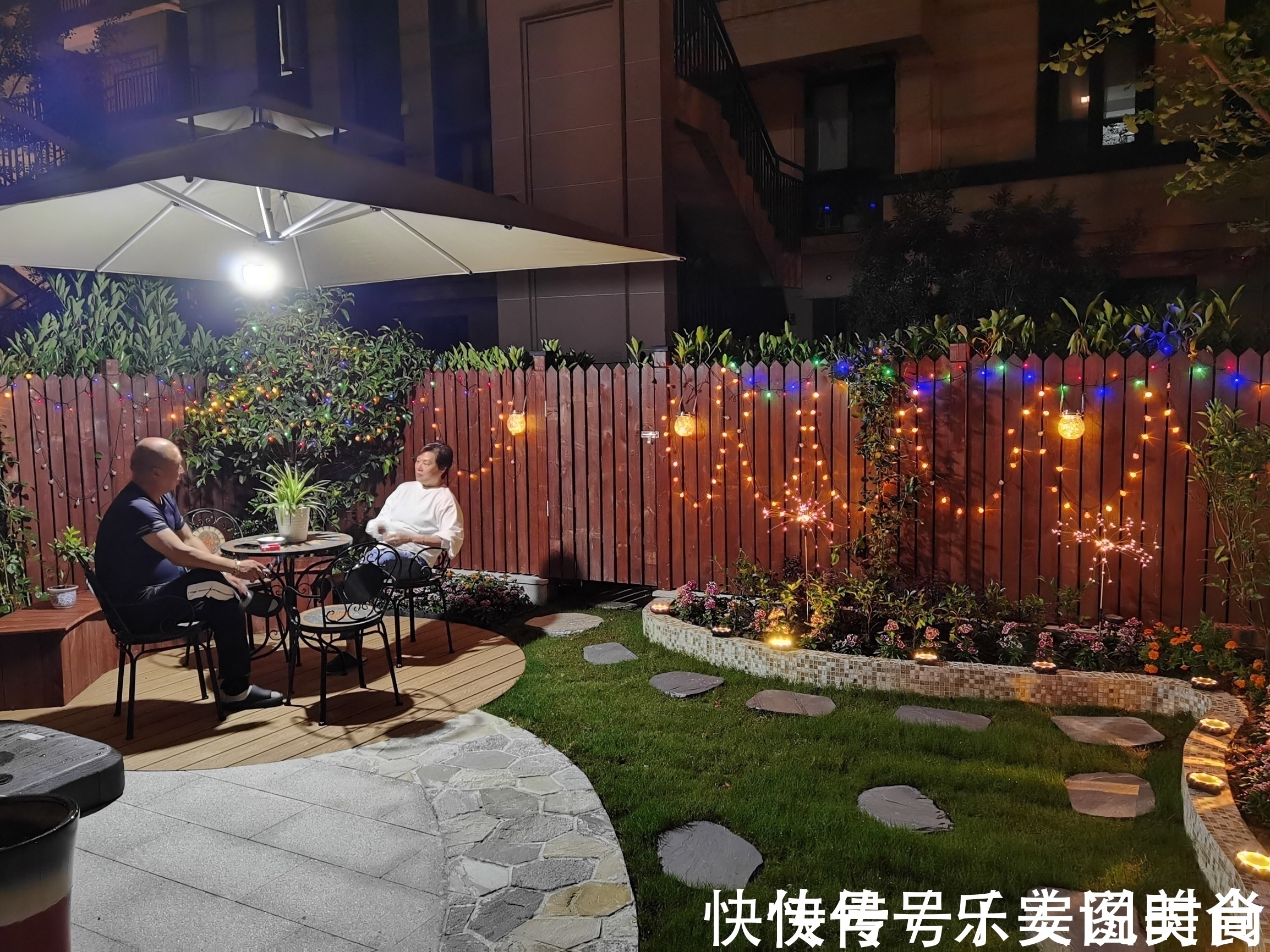 小花园|30㎡上下庭院如何设计？这种精致的治愈系现代风小花园，太好看啦