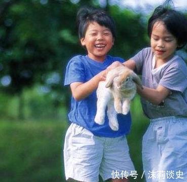 差距|出去浪和宅在家的孩子,长大后差距很明显,不止是性格