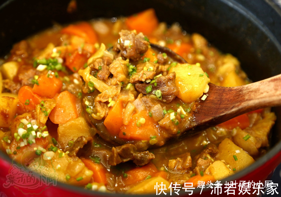 土豆炖牛肉|土豆炖牛肉，30年大厨支招只要加上此物，七大姑八大姨抢着吃
