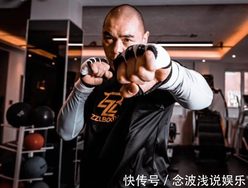 中国拳王张志磊,被美国3流拳手打成重伤,