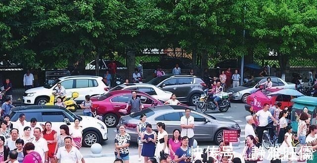 行为|专家怒批“家长接送孩子”行为,反遭网友怒怼:站着说话不腰疼