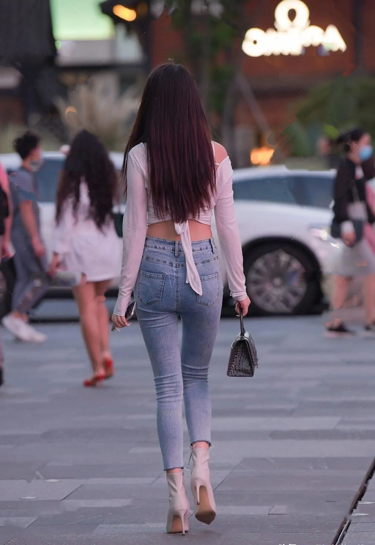 大街|“烂大街”的牛仔裤,并非只有一种穿法,你还被蒙在鼓里吗?