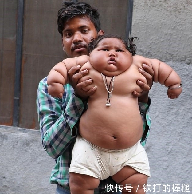 父母|直击印度巨型“女神童”,一岁的她吃穷父母,父亲对她又爱又怕!
