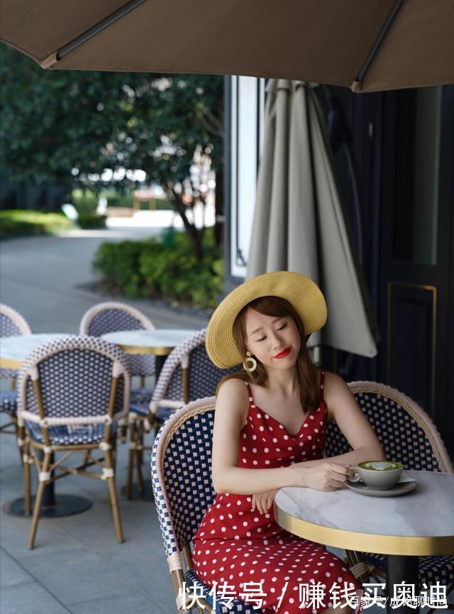 夏日|夏日出街就要美美的!三种连衣裙解锁日常穿搭,时尚减龄又好看