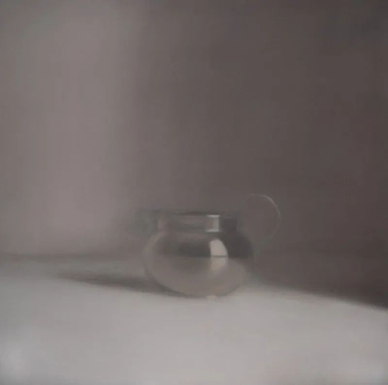 孤独感#柔和的光影和质感,她的静物画散发着一种孤独感!