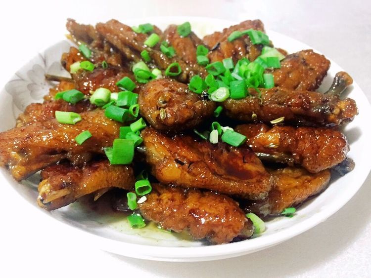 色香味俱全的可乐鸡翅,家人都很喜欢吃又实惠,招待客人倍有面