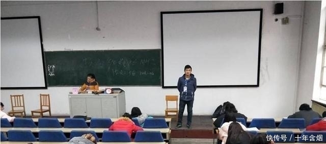 直播从业者|高三老师监考时开直播,面对质疑还振振有词,怕困没有打扰学生