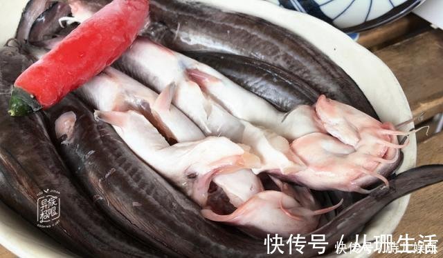 海鱼的100种吃法之一，炖鱼不放姜，无腥味，家人说锅太小不够吃！