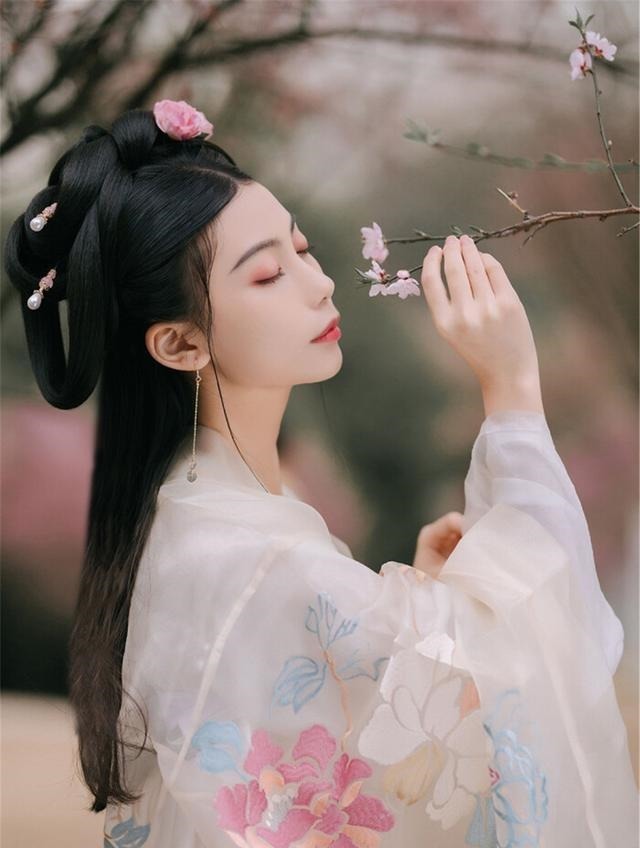 身孕|种田爹爹丢下休书,她和兄妹,还有怀6月身孕的娘被赶出门