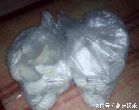 饺子包好后,直接放冰箱就“坏”了,这么做,饺子不开裂不粘连