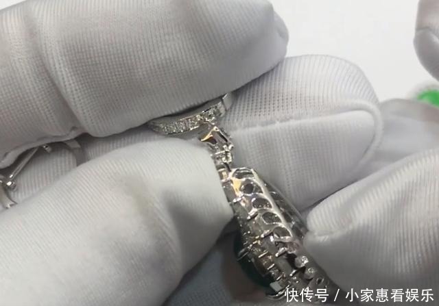小黄|十四颗满绿蛋面，重新设计成套装项链和耳环，是种什么体验