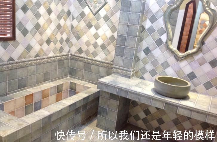 地爬墙|卫生间贴瓷砖,老公硬要做个“地爬墙”,完工后我看愣了,太美了