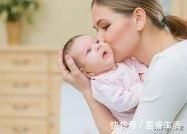 母乳|新生儿多久喂一次母乳比较好?两个小时喂一次好吗?